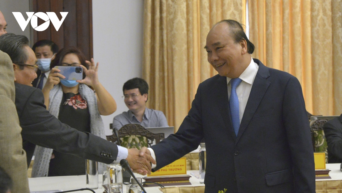 PM Phuc calls on combined strength for stronger national development